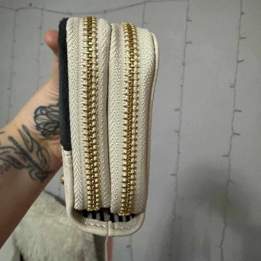 Juicy Couture Royal Embellished Black & Cream Wallet NWT - Picture 5 of 7